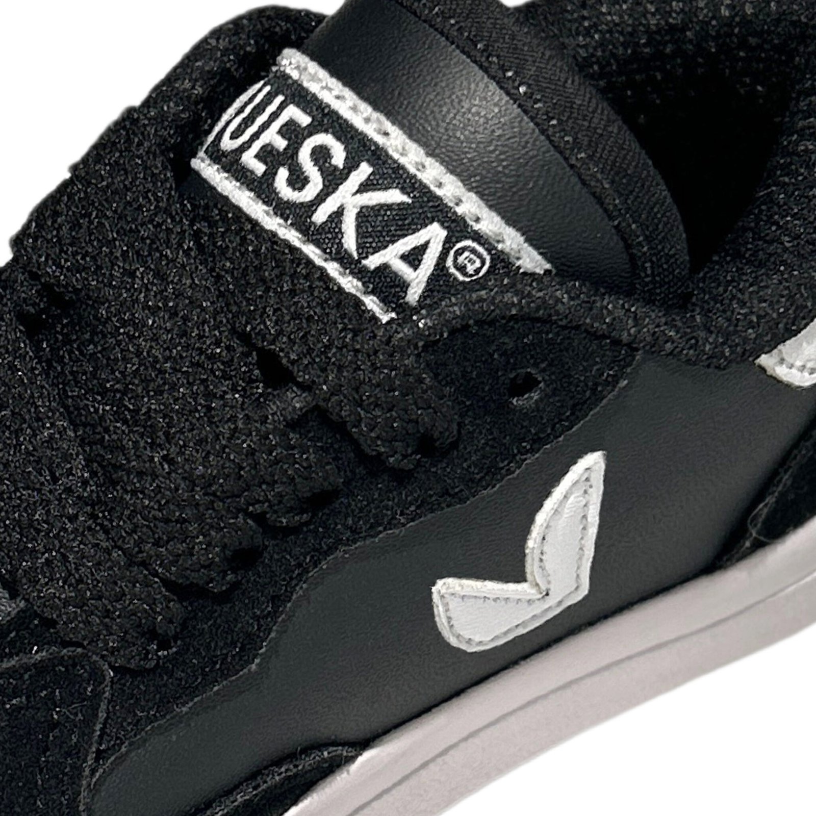 Breeze Black White Gum